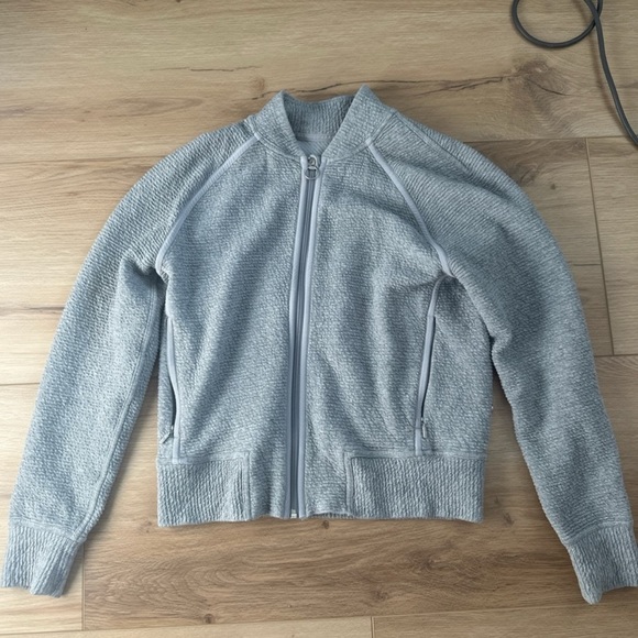 Lululemon Gray Textured Full Zip Jacket Size 6 - Picture 1 of 4